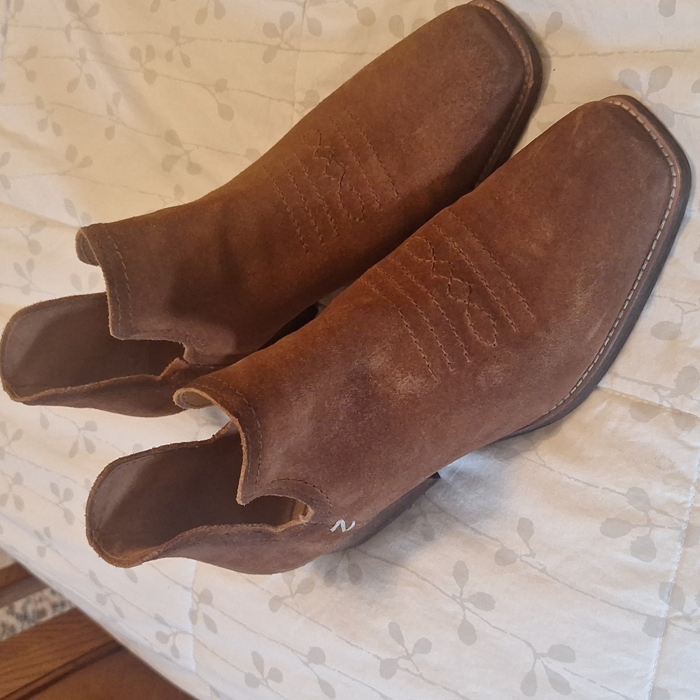 Zodiac Agatha Boots 8.5 Tan NWOT Brown Western Ankle Booties Vegan Suede